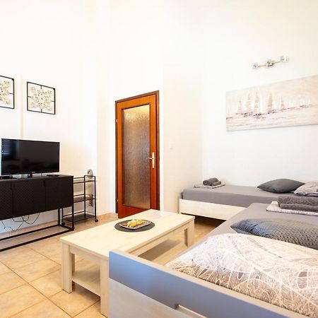 Apartments Ela โนวาลยา ภายนอก รูปภาพ