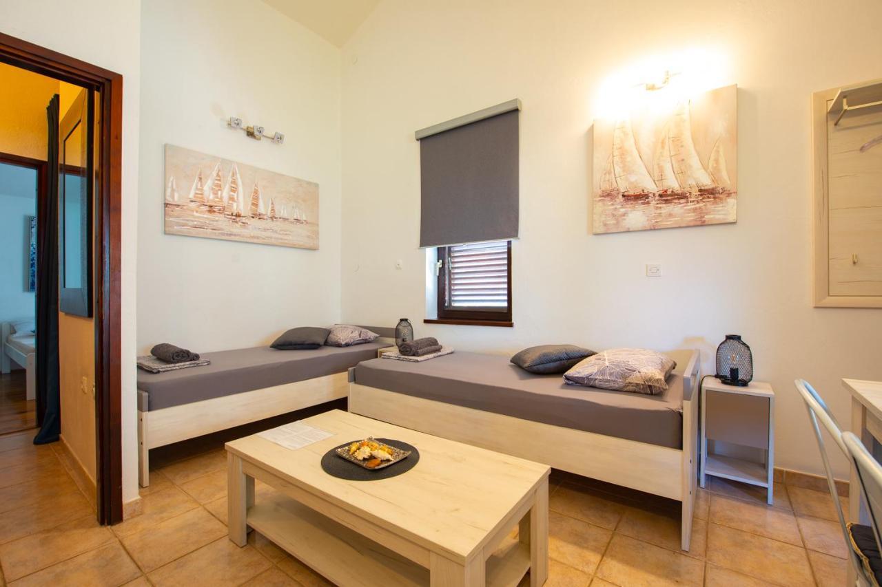 Apartments Ela โนวาลยา ภายนอก รูปภาพ