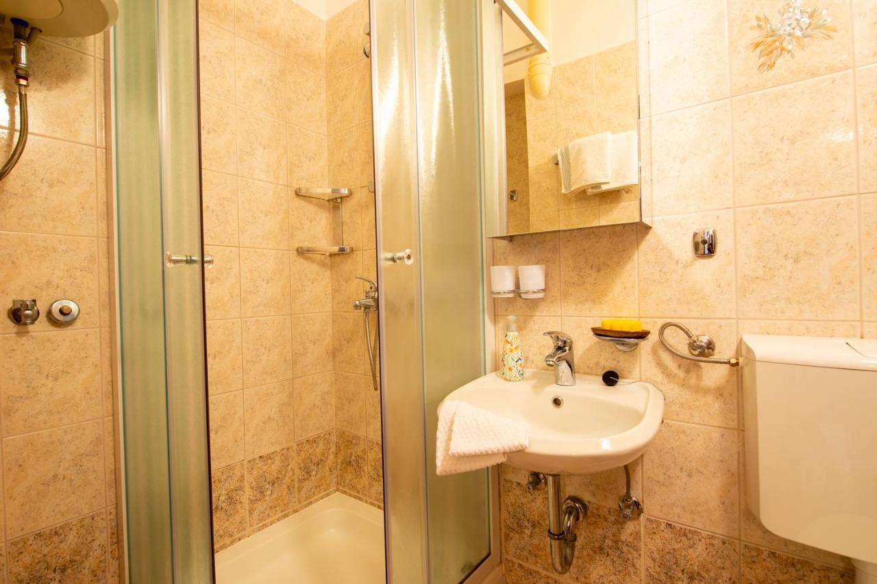 Apartments Ela โนวาลยา ภายนอก รูปภาพ