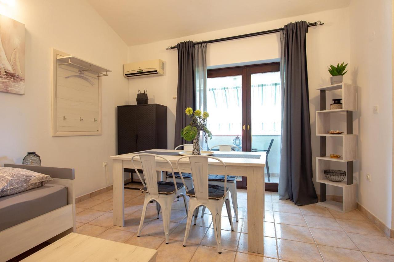 Apartments Ela โนวาลยา ภายนอก รูปภาพ