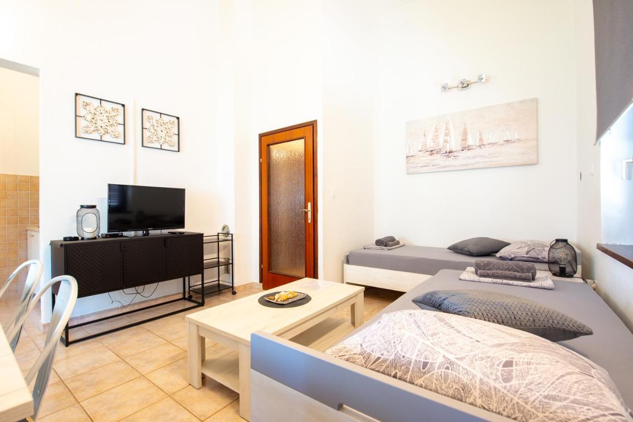 Apartments Ela โนวาลยา ภายนอก รูปภาพ